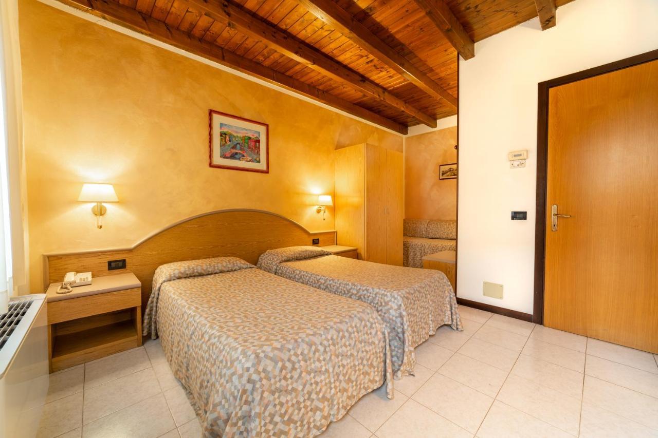 Albergo Ristorante Leon D'Oro Este Buitenkant foto