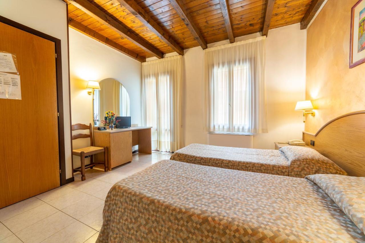 Albergo Ristorante Leon D'Oro Este Buitenkant foto